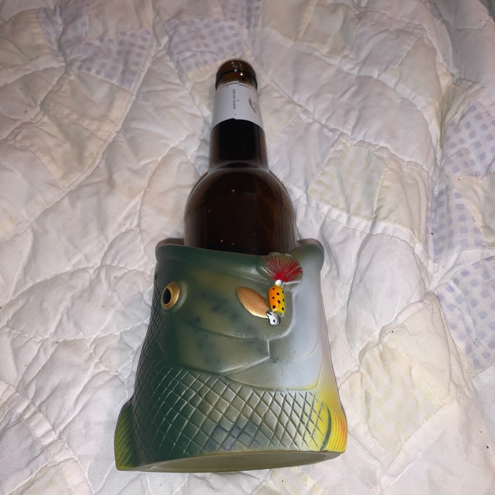 Fish loo or can holder beer keeper